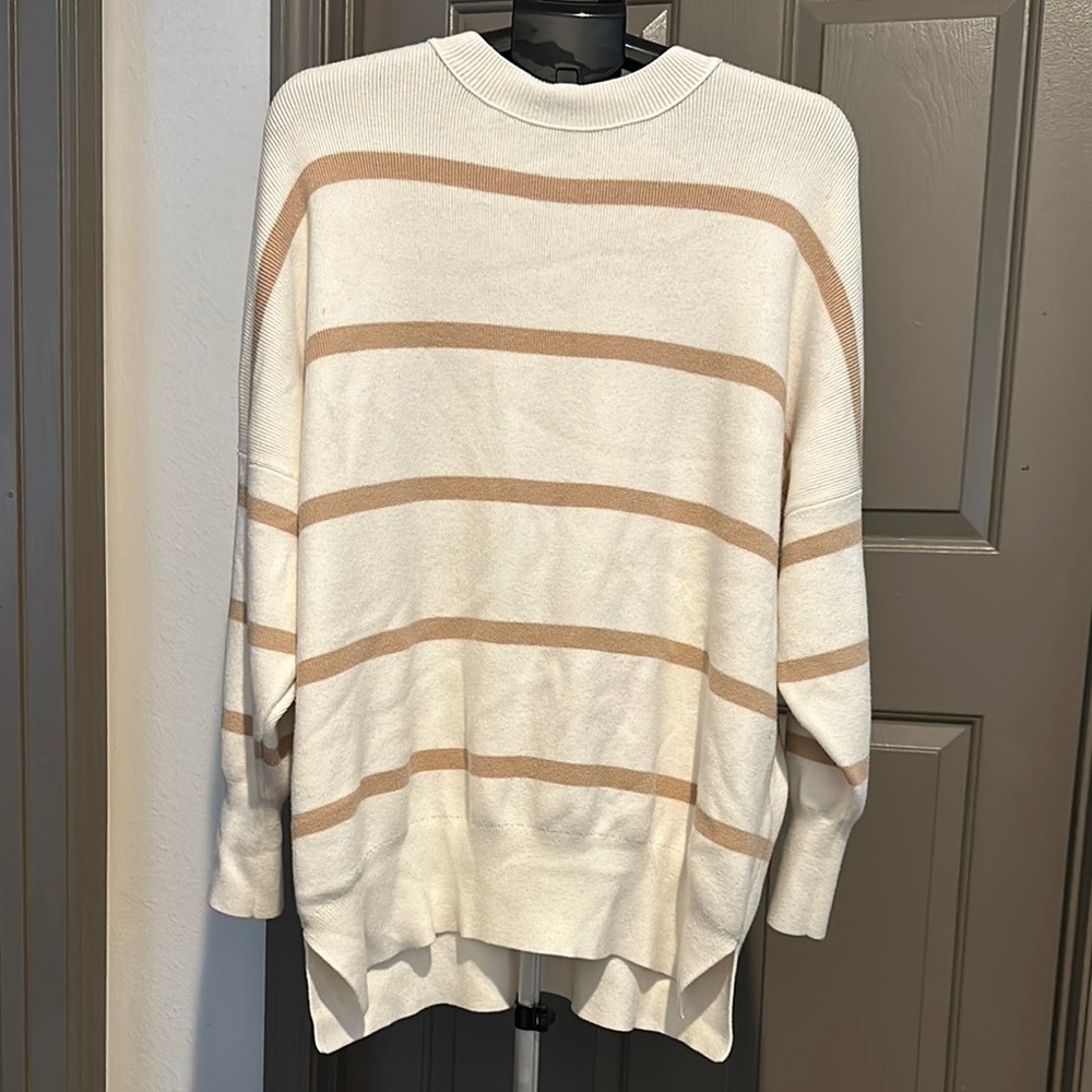 Abercrombie & Fitch Cream and Tan Crew Neck Sweater